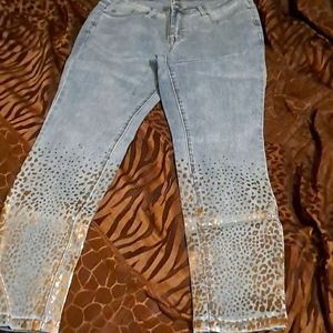 NWT skinny jeans with gold details